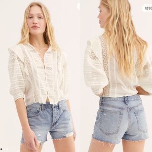 ✨Free People ✨ Sofia Distressed Short 🌼
